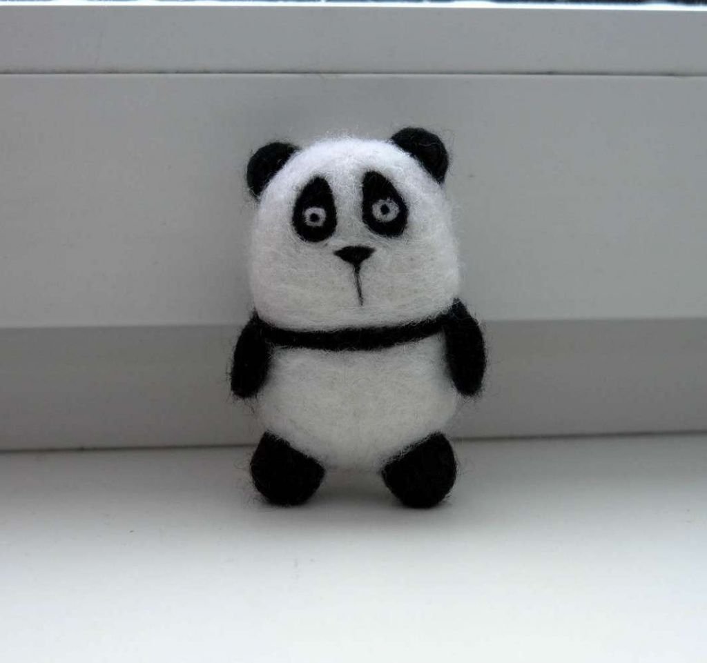 Игрушки в виде грустной панды пользуются популярностью у детей и не только.
